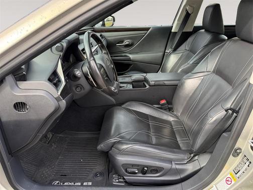 2019 Lexus ES 300h Base