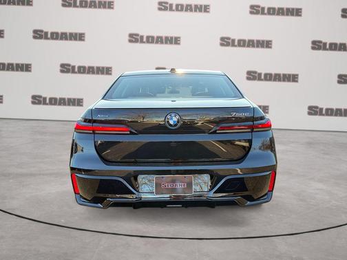 2025 BMW 750e i xDrive