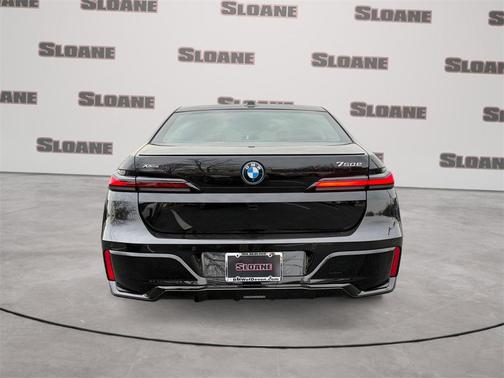 2025 BMW 750e i xDrive