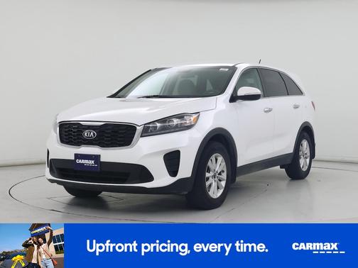 White 2019 Kia Sorento LX