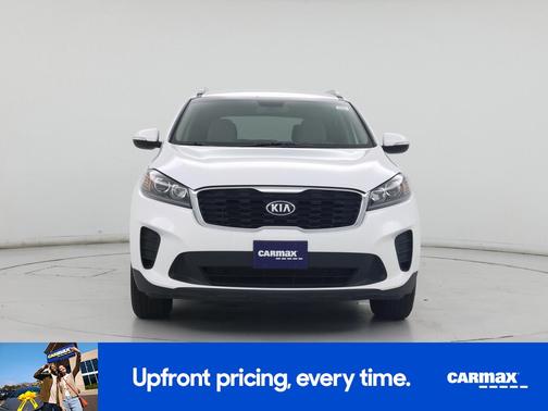 White 2019 Kia Sorento LX