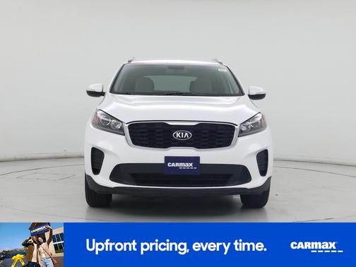 White 2019 Kia Sorento LX