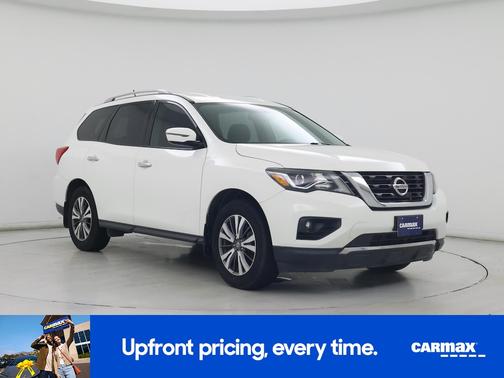 White 2018 Nissan Pathfinder SV