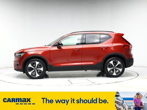 2023 Volvo XC40 B4 Ultimate Dark Theme