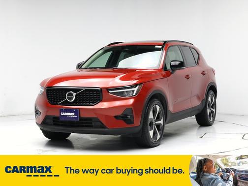 2023 Volvo XC40 B4 Ultimate Dark Theme