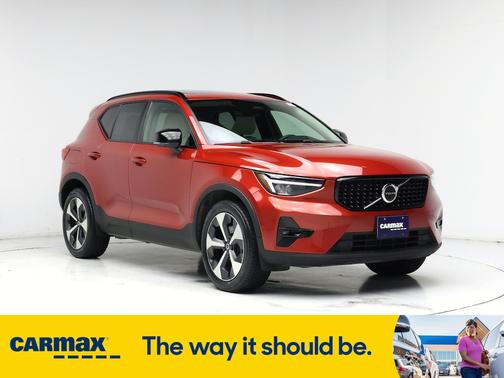 2023 Volvo XC40 B4 Ultimate Dark Theme