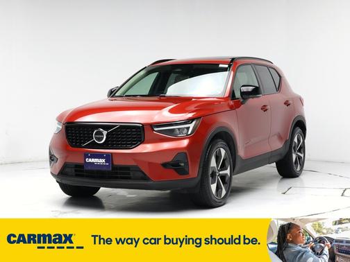2023 Volvo XC40 B4 Ultimate Dark Theme