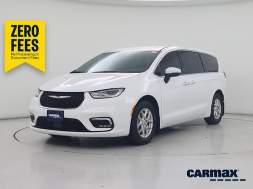 White 2023 Chrysler Pacifica Touring L