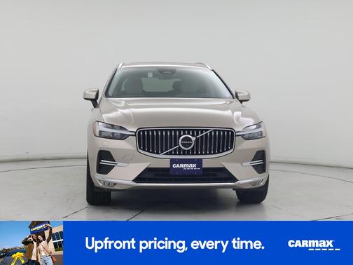 Gold 2023 Volvo XC60 B5 Plus Bright Theme