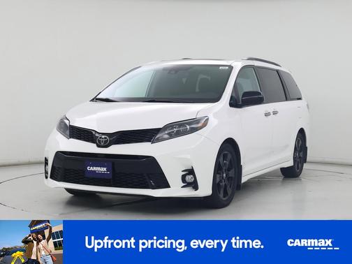 White 2020 Toyota Sienna SE
