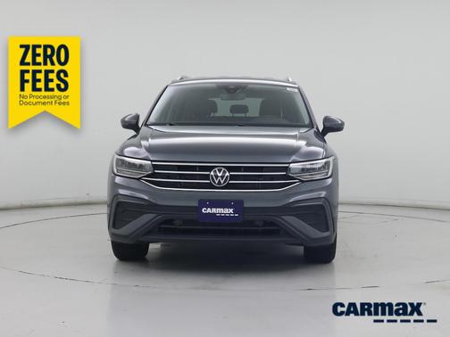 Gray 2024 Volkswagen Tiguan SE