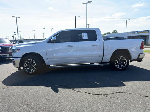 Ivory White Tri-Coat Pearlcoat 2025 RAM 1500 Laramie 4x4 Crew Cab 5'7" Box