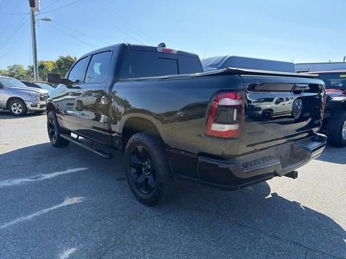 Diamond Black Crystal Pearlcoat 2019 RAM 1500 Big Horn/Lone Star 4x4 Crew Cab 5'7" Box