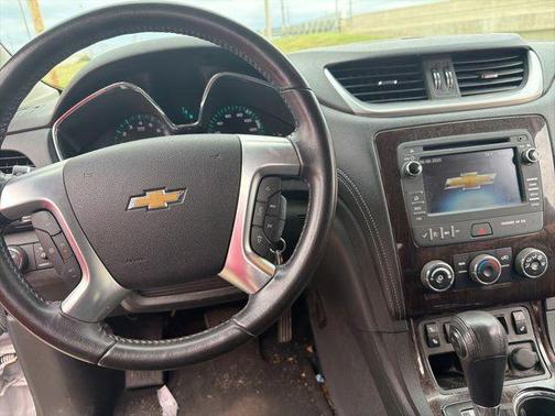 Iridescent Pearl Tricoat 2016 Chevrolet Traverse 1LT