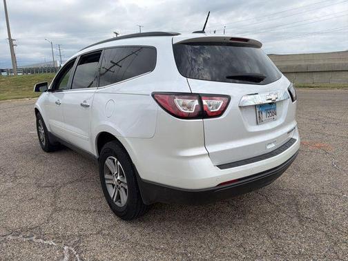 Iridescent Pearl Tricoat 2016 Chevrolet Traverse 1LT