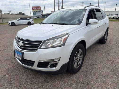 Iridescent Pearl Tricoat 2016 Chevrolet Traverse 1LT