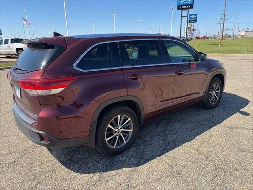 Ooh La La Rouge Mica 2017 Toyota Highlander XLE
