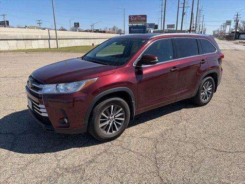 Ooh La La Rouge Mica 2017 Toyota Highlander XLE