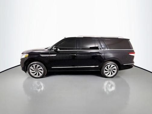 Black Metallic 2022 Lincoln Navigator L Reserve