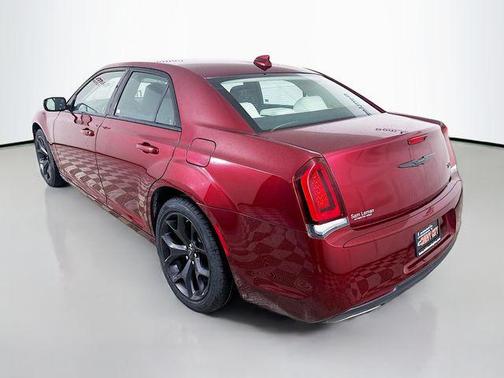 2022 Chrysler 300 Touring