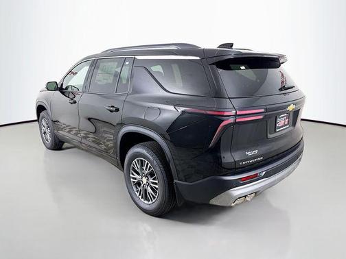 Mosaic Black Metallic 2026 Chevrolet Traverse LT