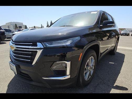 Mosaic Black Metallic 2022 Chevrolet Traverse LT Cloth