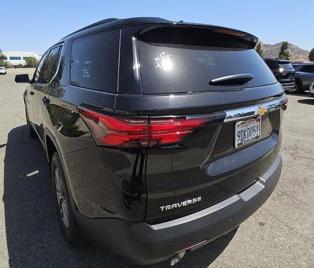 Mosaic Black Metallic 2022 Chevrolet Traverse LT Cloth