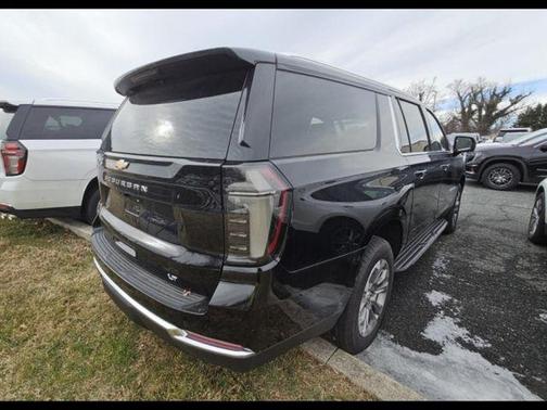 2025 Chevrolet Suburban LT