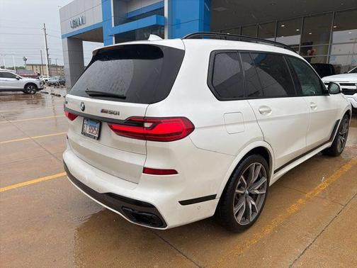 Mineral White Metallic 2020 BMW X7 M50i
