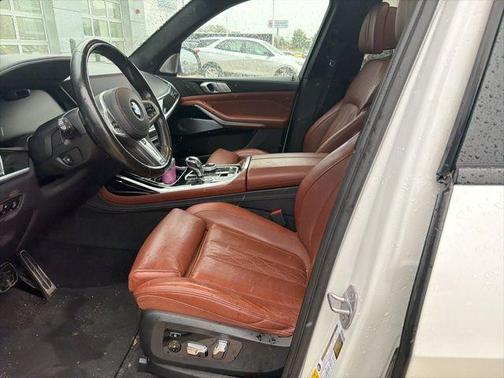 Mineral White Metallic 2020 BMW X7 M50i