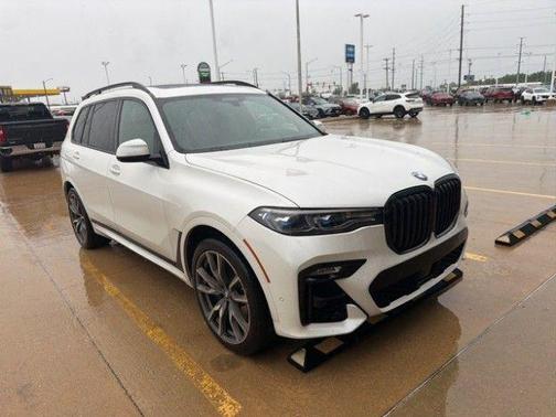 Mineral White Metallic 2020 BMW X7 M50i