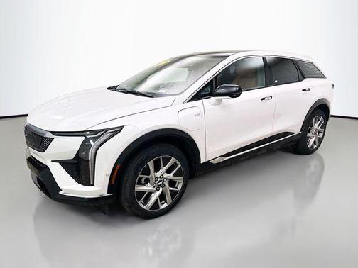 Crystal White Tricoat 2025 Cadillac OPTIQ Luxury