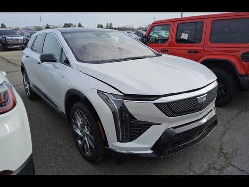 Crystal White Tricoat 2025 Cadillac OPTIQ Luxury
