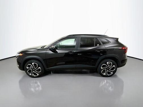 Mosaic Black Metallic 2025 Chevrolet Trax FWD 2RS