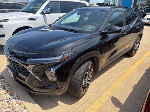 Mosaic Black Metallic 2025 Chevrolet Trax FWD 2RS