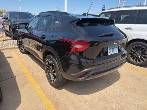 Mosaic Black Metallic 2025 Chevrolet Trax FWD 2RS