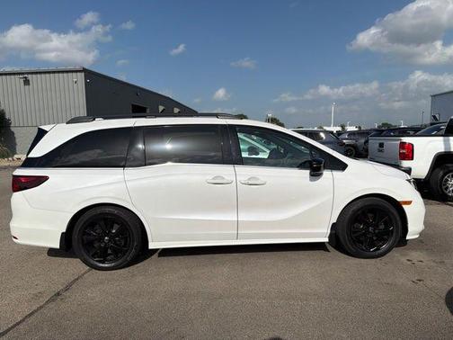 White 2023 Honda Odyssey Sport
