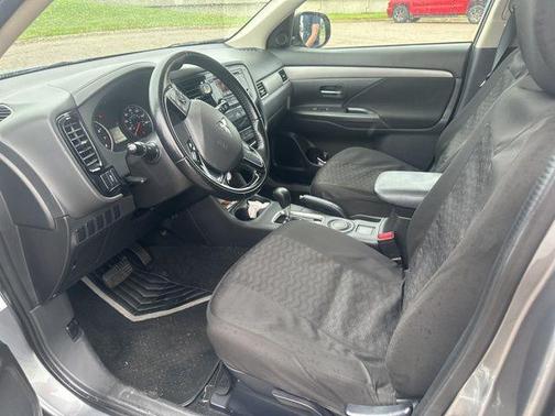 2016 Mitsubishi Outlander ES