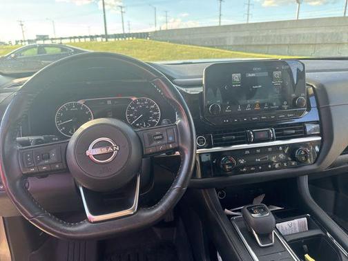 2023 Nissan Pathfinder SL 4WD