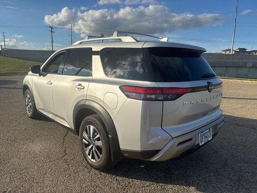 2023 Nissan Pathfinder SL 4WD