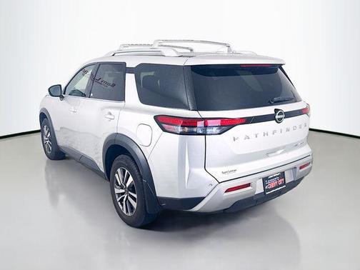2023 Nissan Pathfinder SL 4WD