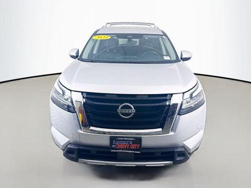 2023 Nissan Pathfinder SL 4WD