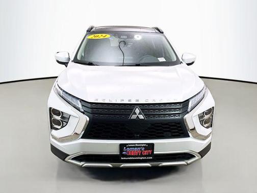 White Diamond 2024 Mitsubishi Eclipse Cross SE