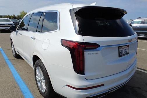 2022 Cadillac XT6 Luxury FWD