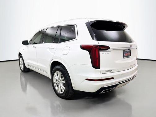 2022 Cadillac XT6 Luxury FWD