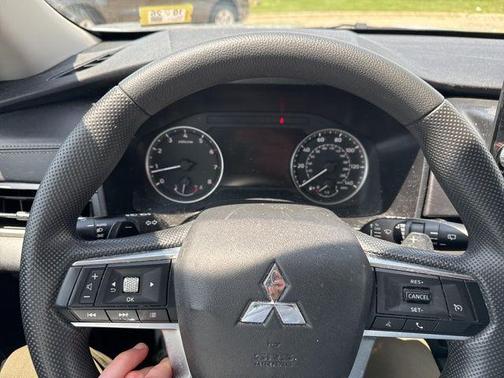 2024 Mitsubishi Outlander ES