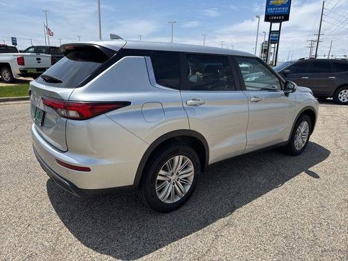2024 Mitsubishi Outlander ES