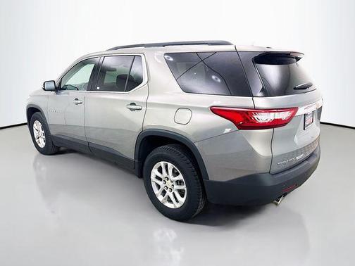 Pepperdust Metallic 2019 Chevrolet Traverse LT Cloth