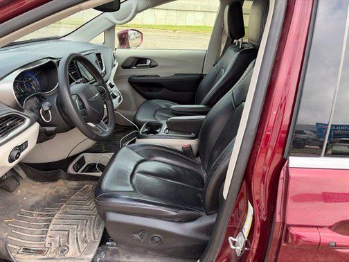 Velvet Red Pearlcoat 2022 Chrysler Pacifica Touring L