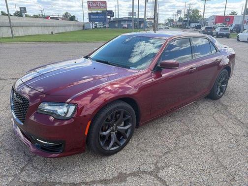 Velvet Red Pearlcoat 2022 Chrysler 300 S